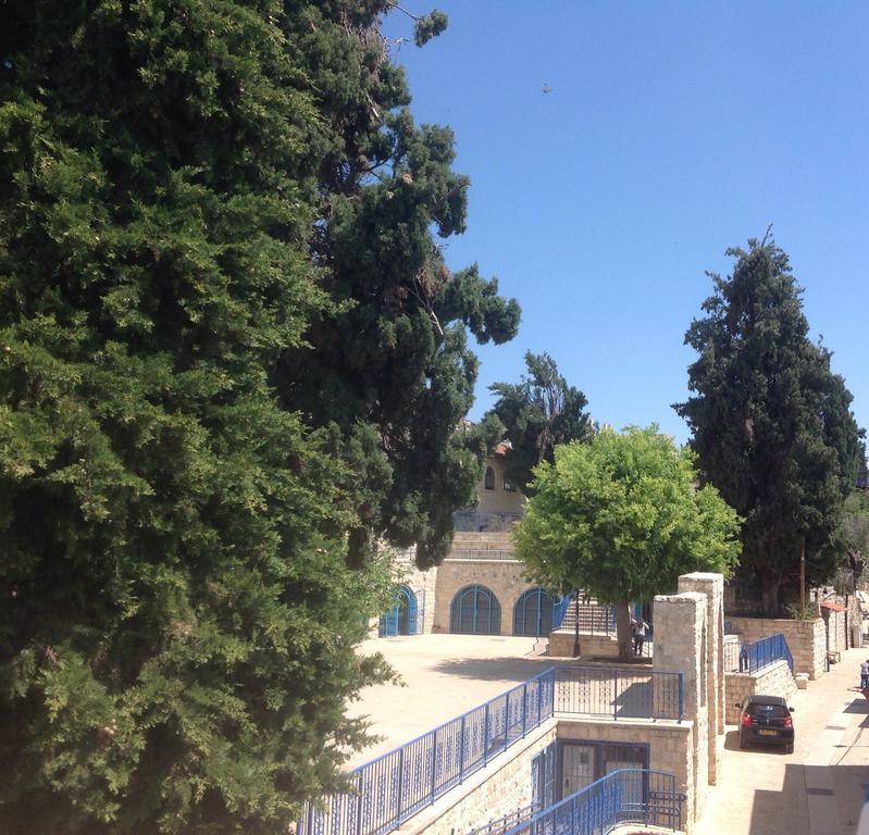 Off The Square Hotell Safed Exteriör bild