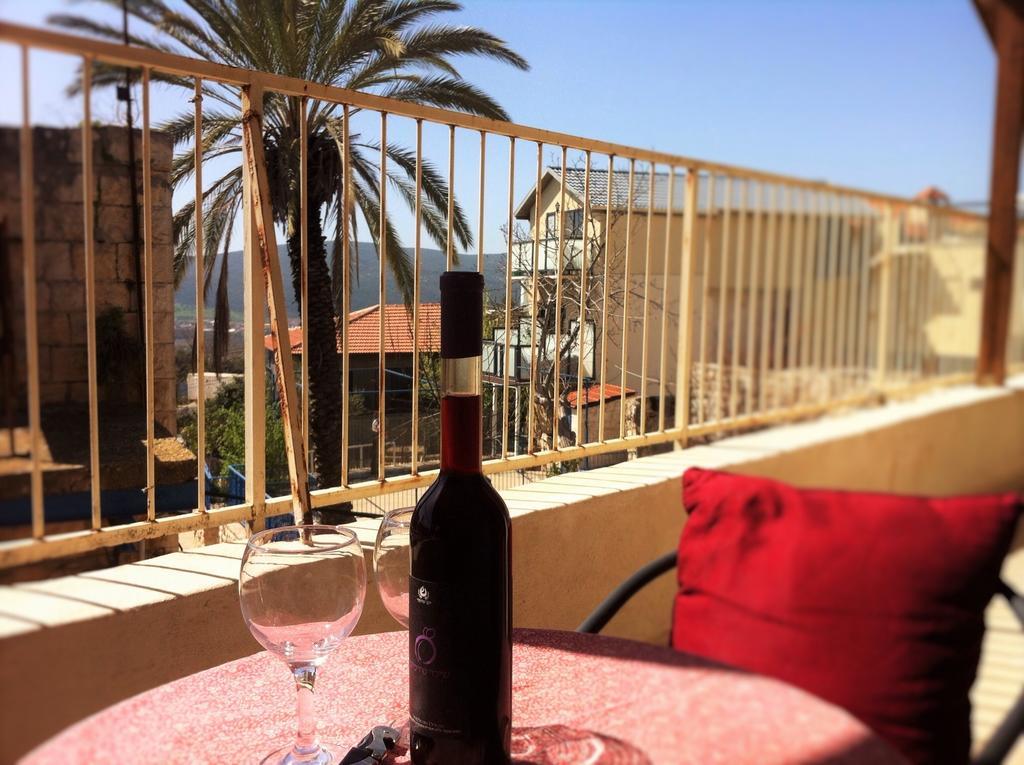 Off The Square Hotell Safed Exteriör bild
