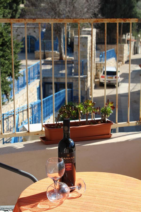 Off The Square Hotell Safed Exteriör bild