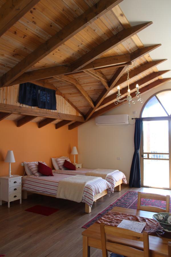 Off The Square Hotell Safed Exteriör bild
